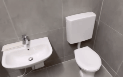 Badsanierung im Kindergarten – WC-Abtrennung & Badobjekte